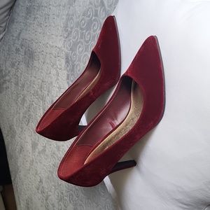 Velvet burgundy pumps